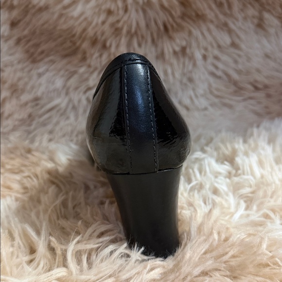 3X HP🌈 Tory Burch Black Patent Leather Logo Heels | Classic Gold Medallion - Picture 6 of 11